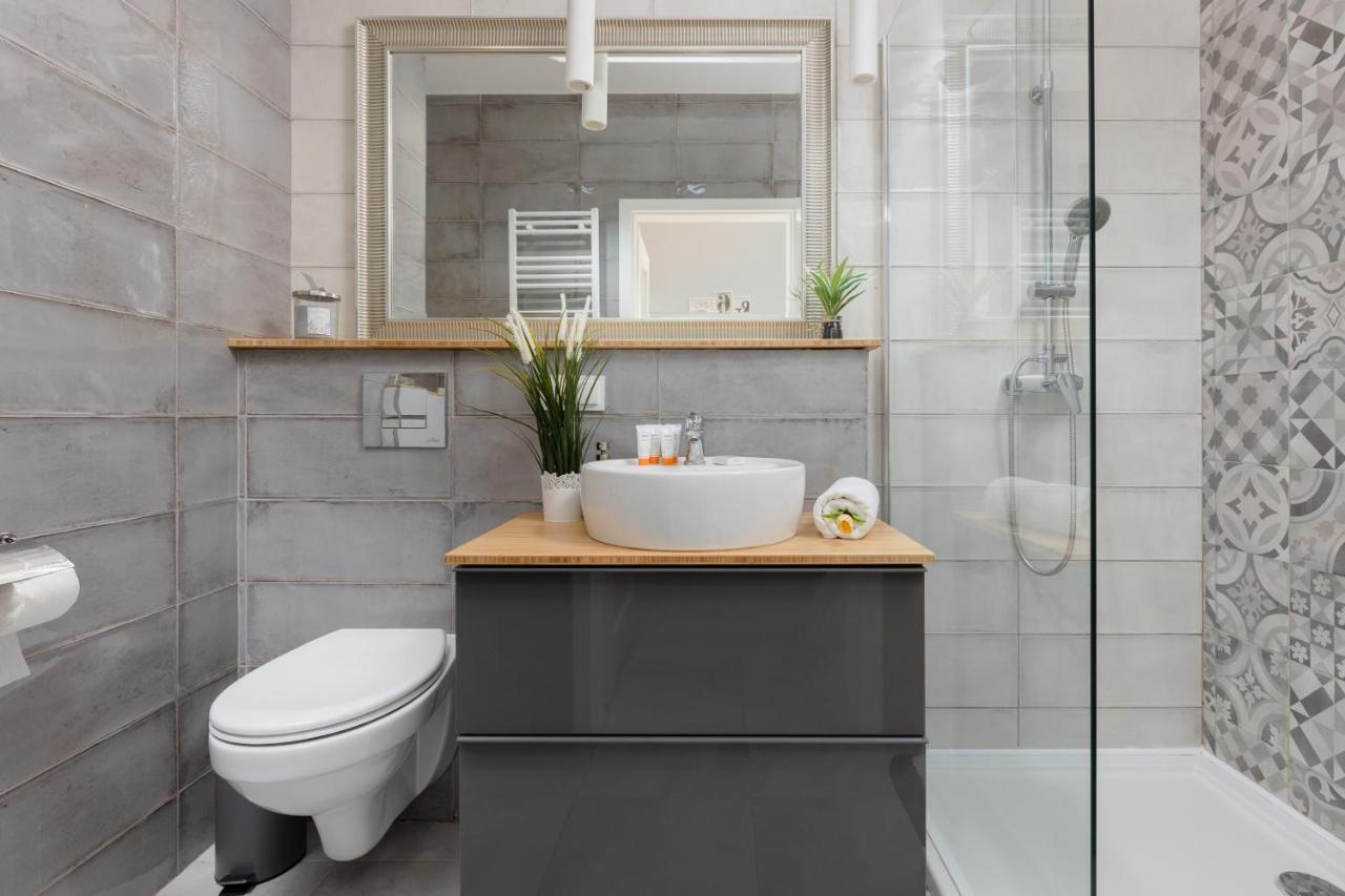 Warsaw Sokolowska One Bedroom Apartament By Noclegi Renters Exterior photo
